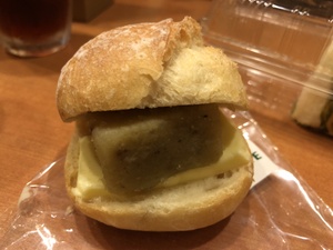 明日はシニアヨガです。