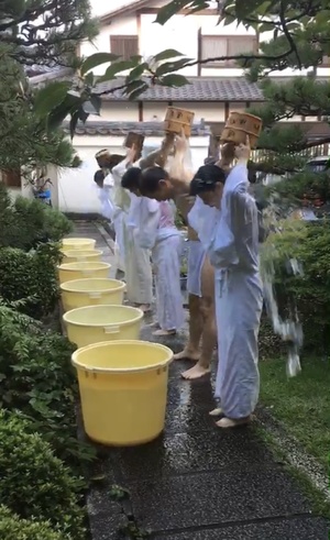 ２日間の合宿後の水行