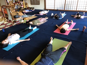 明日は寺ヨガ＆ベリー