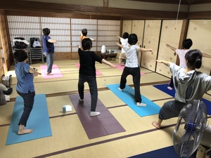 明日はシニアヨガです。