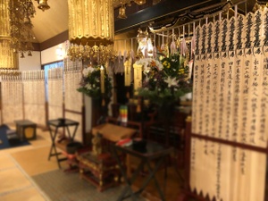 明日はお彼岸施餓鬼法要、御首題は午後にお願いします。