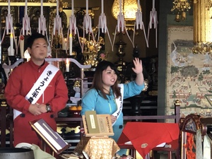 桜満開本堂カフェ