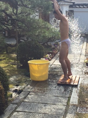 東京から水行に。