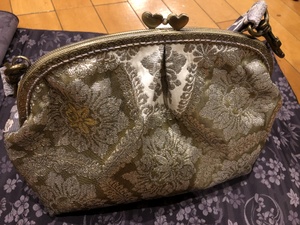 金襴生地をがま口にオーダーしました。