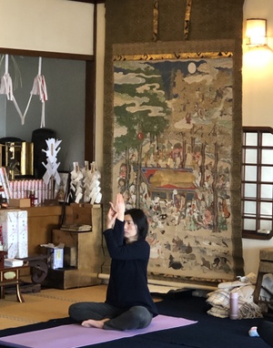 明日はシニアヨガです。