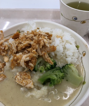 学食でホワイトカレー